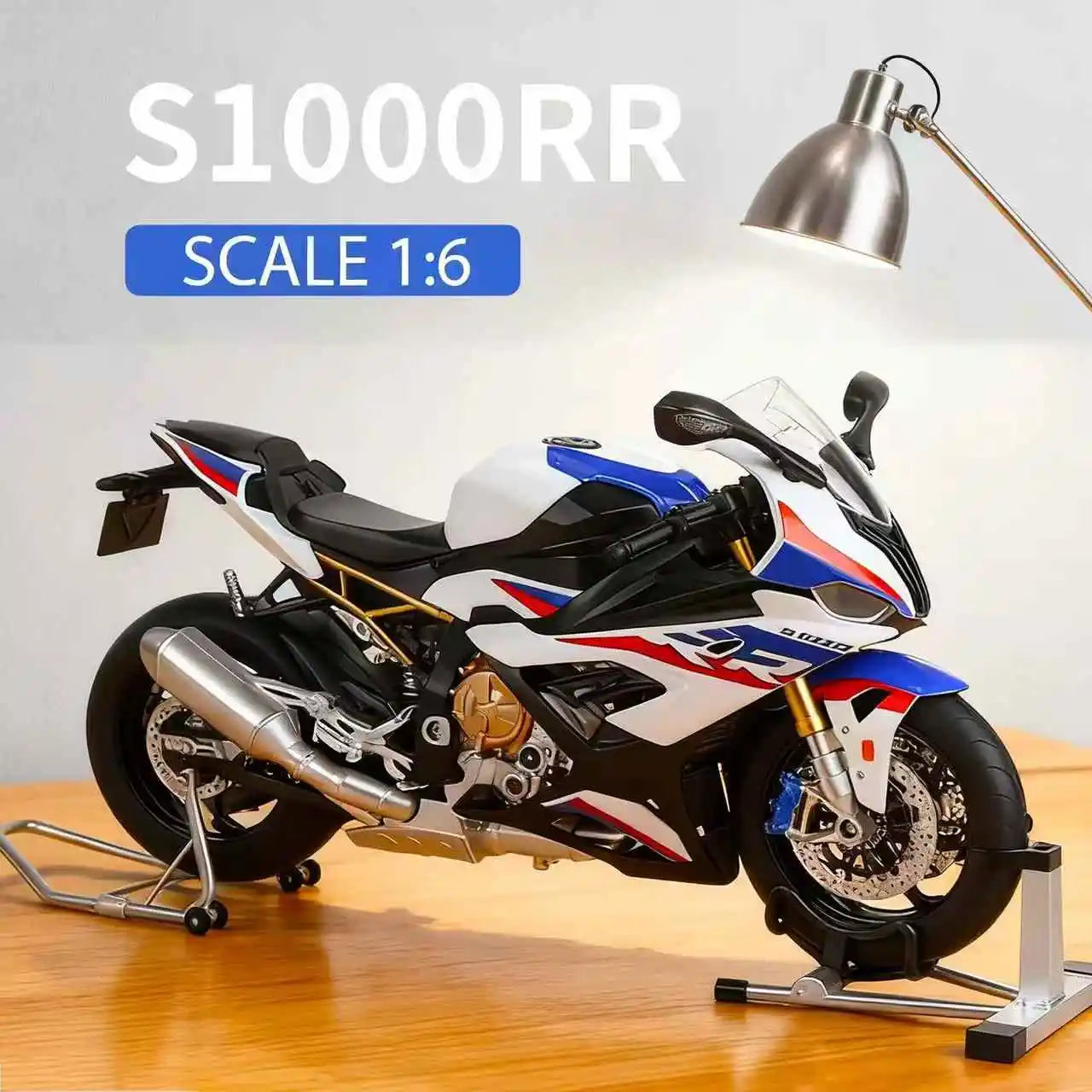 Réplique modèle extra-large à l'échelle 1:6 d'une moto BMW S1000RR, avec allumage réaliste et effet spray de démarrage. Moteur garçon
